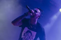 Gadget taroccati per concerto di Ghali: due napoletani denunciati