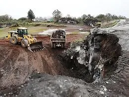 Sull'Etna cava abusiva di basalto con mezzi all'opera: sigilli del Noe