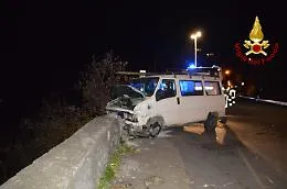 La folle corsa ad Acireale, l'incidente e la morte sotto il treno: le foto del furgone