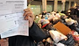 Catania: citt&agrave; invasa dai rifiuti, ma scatta l'aumento della Tari