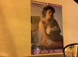 Manifesti os&eacute;, gruppo social ostile, auto danneggiata: a Castel di Judica caccia alla bella "strega" del paese