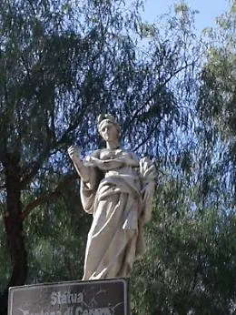 Catania, Piazza Cavour. La Dea Pallade ferita