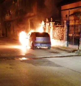 Incendia auto della moglie e degli zii, marito piromane arrestato a San Michele di Ganzaria