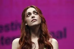 Miriam Leone incantevole sul pink carpet di Cannes per il Series Festival