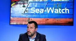 Sea Watch, Tribunale dei ministri di Catania archivia accuse a Salvini. E lui: &laquo;Bene, posso chiudere i porti&raquo;