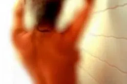 Tentano di filmare donna arbitro mentre si fa la doccia