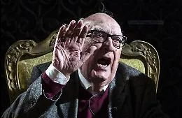 Le condizioni di Camilleri restano critiche
e Fiorello: &laquo;Avanti maistru, susemuni&raquo;
