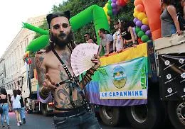Gay Pride a Catania, colori e orgoglio ricordano Stonewall