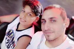 Alcamo, posta un video in diretta su Facebook
ma l'auto sbanda e finisce contro il guard rail
Muore un 14enne, ferito il fratellino, padre in coma