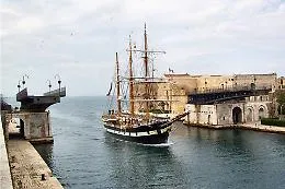 Marina Militare, nave Scuola Palinuro approda a Pantelleria e apre ai visitatori