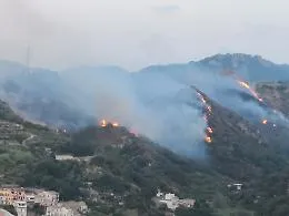 Incendi in Sicilia, scattano le denunce: &laquo;La colpa &egrave; del governo Musumeci che non sa gestire la Forestale&raquo;