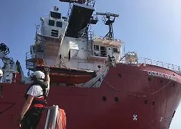 La crisi non ferma la guerra di Salvini alle Ong: &laquo;In Italia non entrano&raquo;