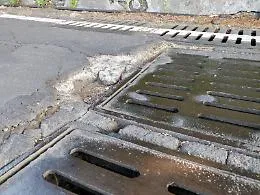 Trecastagni: tombini pericolosi nella Salita dei Saponari