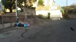 Catania, Via Pernet: rimossi i cassonetti e spunta la discarica