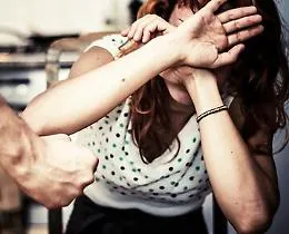 Maltratta la compagna mentre &egrave; in affidamento ai servizi sociali: 35enne finisce in carcere