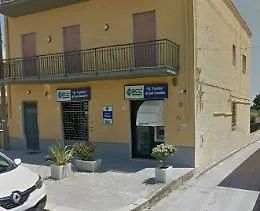 Marsala, rubano escavatore, sfondano parete e portano via un bancomat