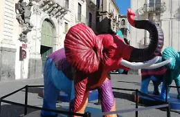 Catania, "liotri" colorati in piazza Universit&agrave; per un progetto ancora da svelare