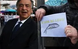 Palermo, anche il sindaco Orlando scende in piazza con le sardine