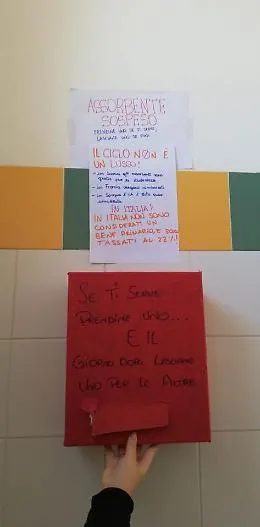 Marsala, regalano assorbenti alle compagne meno abbienti