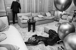 Wanda Nara soffia su 33 candeline nella casa extra lusso di Parigi
