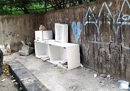 Catania: tante piccole microdiscariche  disseminate in via Cagliari