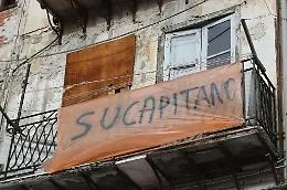 Salvini tra bagno di folla al Massimo
e contestazioni a Ballar&ograve; e a Palermo