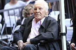 Addio a Kirk Douglas: lo Spartacus di Hollywood aveva 103