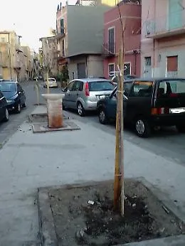 Adrano (Ct): piazza Genova pulita a "met&agrave;"