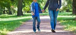 Coronavirus, dal Viminale s&igrave; a passeggiata genitore-figli