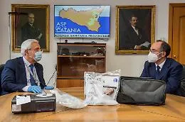 Novanta ventilatori polmonari donati da St all'Asp di Catania
