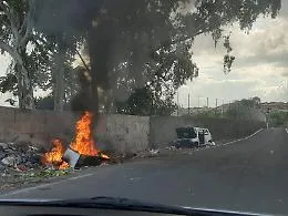 Catania, viale Lain&ograve;:  telecamera di sorveglianza per evitare questa vergogna