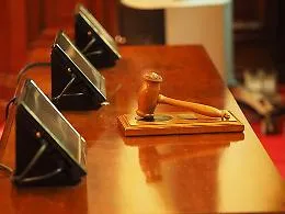 Violent&ograve; e rapin&ograve; donna a Vittoria: condannato