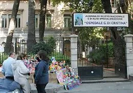 Neonata con covid lasciata in ospedale, si cerca zia: &egrave; una Rom positiva
