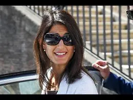 Invia per "scherzo" la tessera sanitaria alla Raggi, dipendente Asp nei guai