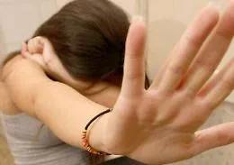 Catania, "avances" a una minorenne
sotto la doccia: arrestato marocchino