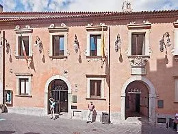 Taormina, il Comune non paga l'Asm da dieci anni: garantiti solo parcheggi e funivia