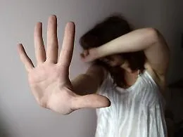 Promessa in sposa (in cambio di 15 mila euro) a un uomo, si salva grazie ad un ragazzino siciliano