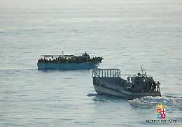La denuncia di Striscia la Notizia: cos&igrave; le navi vanno a prendere i migranti a poche miglia dalla Libia