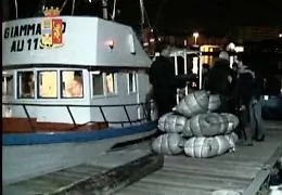 Blitz antidroga tra Como e Ragusa, 61 indagati, azzerata organizzazione che importava in Italia marijuana