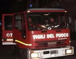 Santa Flavia, a fuoco isola ecologica, quattro operai intossicati