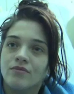 D&agrave; fuoco ad ex, gravi indizi per l'aggressore e in ospedale volano schiaffi tra Ylenia e la madre