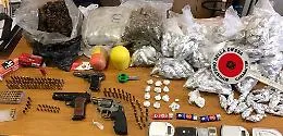 Catania, a San Cristoforo scoperto un deposito di armi e droga