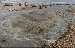 Agrigento, scoppia fogna, liquami in mare e il Comune presenta un esposto