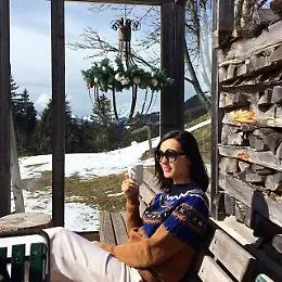 Abiti comodi per Cate Balivo: &egrave; in arrivo una femminuccia