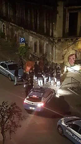 Catania, le foto dello scontro tra migranti in via Di Prima