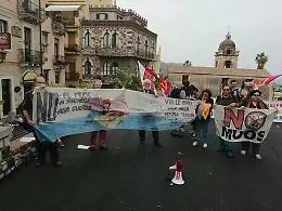Prima manifestazione anti G7 a Taormina