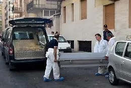 Catania, uccide la moglie con un fucile e si spara subito dopo