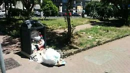 Immagine di ordinario degrado cittadino da piazza Ariosto a Catania