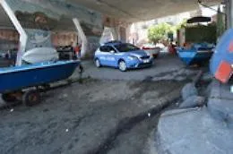 Inquinamento, controlli della polizia nei chioschi-bar di Ognina: le foto