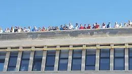 La Regione nega i fondi, dipendenti ex Provincia di Ragusa sul tetto per protesta